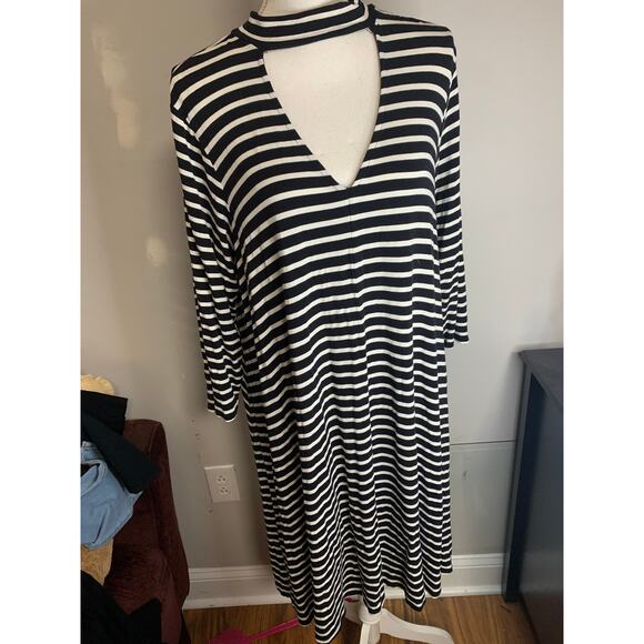 Black and white stripe plus size dress - Picture 1 of 3